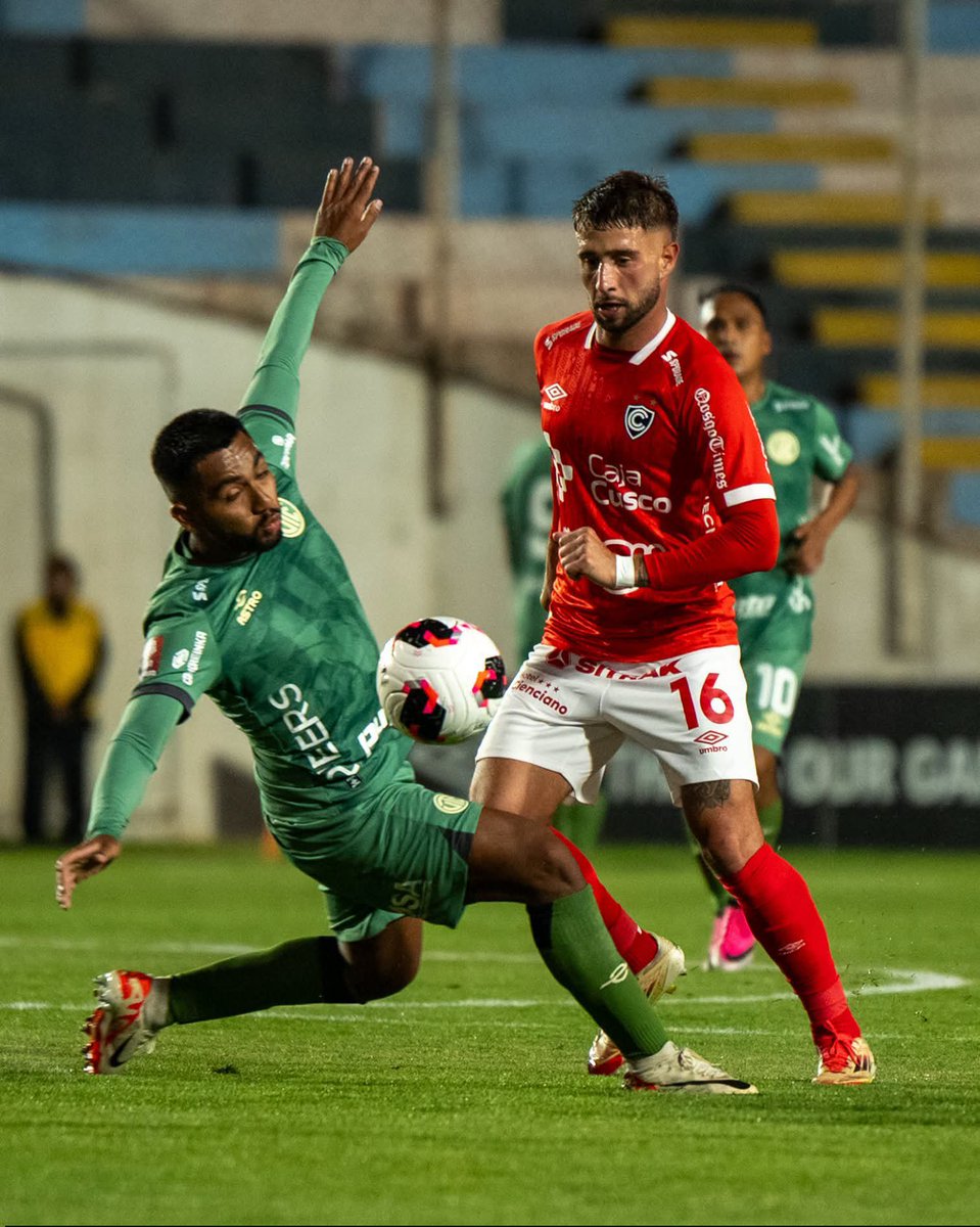 panopticainfope's tweet photo. ¡CIENCIANO GANÓ EN CASA Y UTC DESCENDIÓ A LA LIGA 2! ⚽🔴 ​Con gol de Cristian Souza, Cienciano venció 1-0 a UTC en el Garcilaso por la fecha 12 del Clausura (#Liga1 2026).
​El 'Gavilán del Norte' no pudo evitar la caída y jugará la Liga 2 en 2027. 📉
​#Cienciano #UTC https://t.co/3PjJO6sPcS