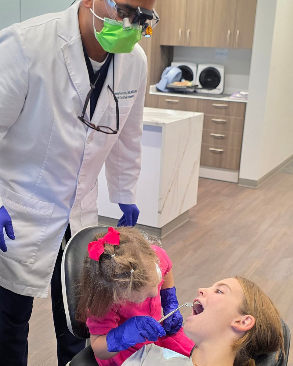 smilesortho's tweet photo. We love when little siblings take an interest in their older siblings’ appointments! 💙 At Smiles Orthodontics, we always appreciate the extra “little” hands helping our smile team. 🤝

#FamilyOrthodontics #WichitaKS #Orthodontist https://t.co/j9OGyyjL0F