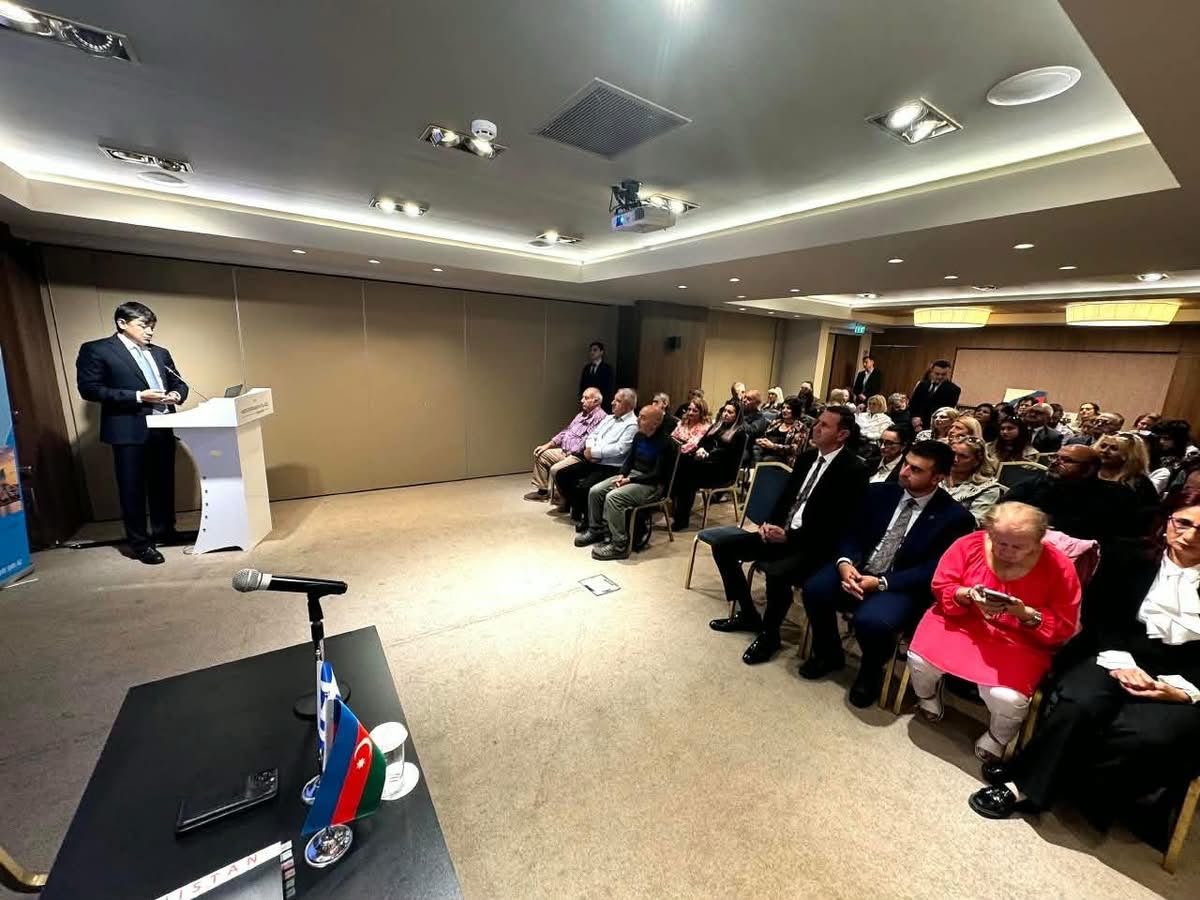 DiasporaAz's tweet photo. ✔️Azərbaycan Respublikasının Diasporla İş üzrə Dövlət Komitəsinin sədri Fuad Muradov Yunan��stana səfəri çərçivəsində Salonikidə yaşayan soydaşlarımızla görüşüb
✔️As part of his visit to Greece, Fuad Muradov Chairman of the State Committee on Work with Diaspora, met with Azerbaijanis livinp6g in Thessaloniki

https://t.co/cXkFgrTuGi…

#AzDiaspora
#DiasporKomitəsi