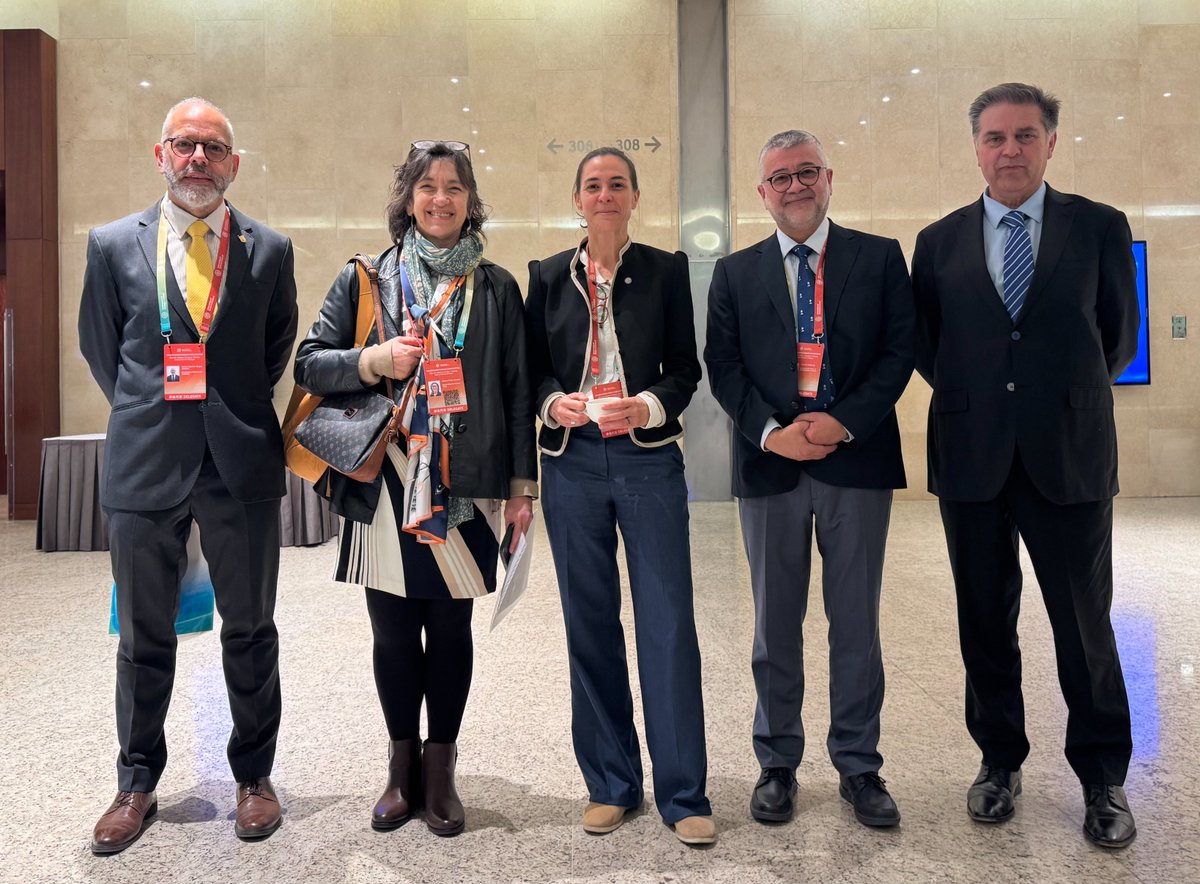 CMPLPUCCHILE's tweet photo. #BeijingScienceDialogue w/colleagues RFP-LAC @ISC  in Beijing 🇨🇳 
Glad to be invited by @ISC to my installation as an elected member of the @ISC Governing Board &amp; ISC Fellow. 
A week of activities ahead, with more than 1,000 delegates from ISC member institutions worldwide. https://t.co/DFPAOFMzsH