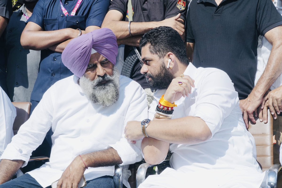 SurajThakurINC's tweet photo. 📍 Gurdaspur

Attended a meeting with our party workers in Gurdaspur alongside Punjab Congress In-charge Shri @SachinPilot Ji, PPCC President Sardar @PargatSOfficial Ji, Leader of Opposition Sardar @Partap_Sbajwa Ji, and MP Sardar @Sukhjinder_INC Ji.

We will continue to hold the AAP government accountable for its governance failures and administrative shortcomings that have hindered Punjab’s progress and undermined the aspirations of its people.

Together, we remain united in safeguarding people’s rights and working towards a stronger, progressive Punjab.