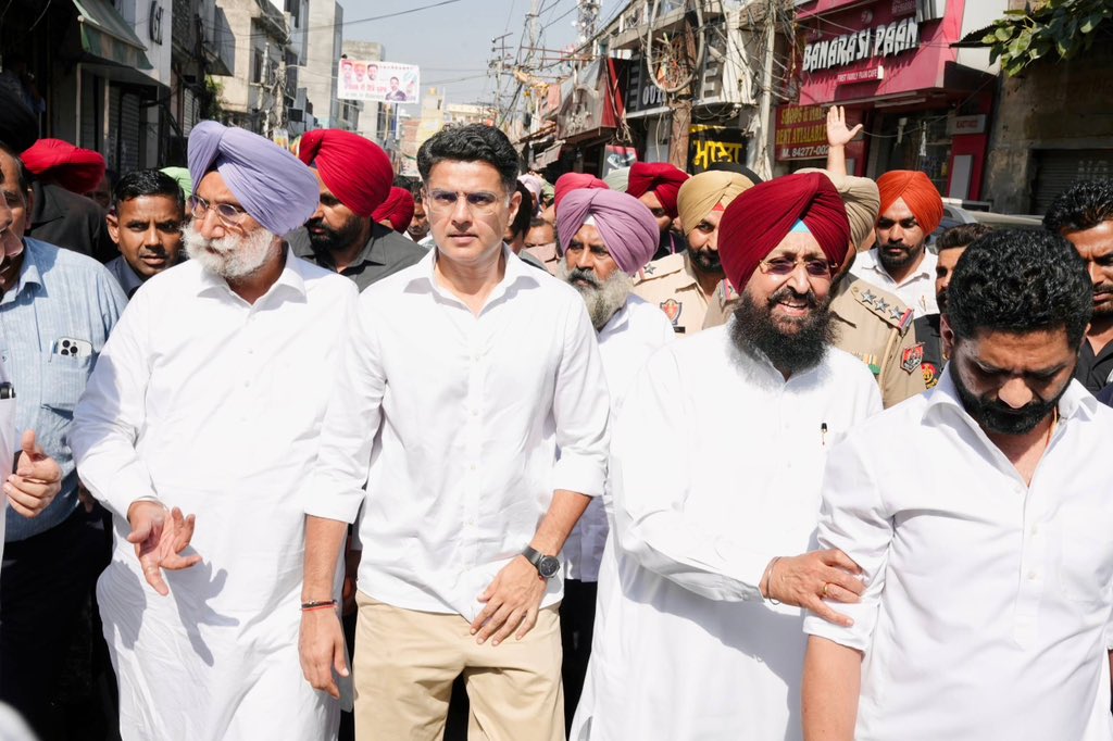 SachinPilot's tweet photo. Met party workers in Batala and reaffirmed our commitment to serving the people and strengthening the party at the grassroots.

@PargatSOfficial @Partap_Sbajwa @CHARANJITCHANNI @RajaBrar_INC @Sukhjinder_INC @VijayIndrSingla @SurajThakurINC @Dalvi_INC @INCIndia @INCPunjab https://t.co/HxT8Duh6Km