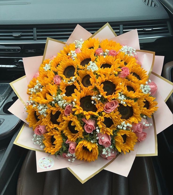 sunflowerchives's tweet photo. pretty sunflower bouquet✨ https://t.co/CixAfBOYiR