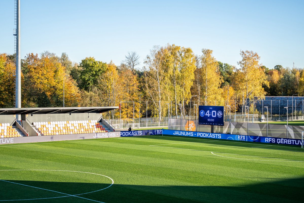 RFSDaily's tweet photo. 🍂⚽️ Rudens LNK Sporta Parkā visā savā krāšņumā! https://t.co/0MY3BasPAe