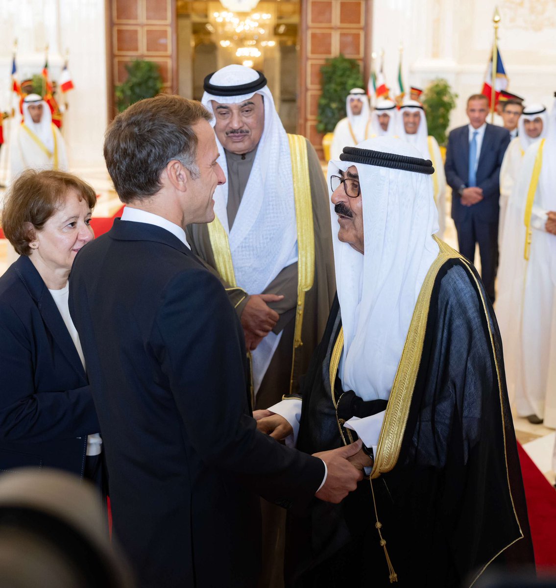 mobashernewss's tweet photo. صاحب السمو أمير البلاد الشيخ مشعل الأحمد الجابر الصباح يقيم مأدبة غداء على شرف الرئيس إيمانويل ماكرون رئيس الجمهورية الفرنسية الصديقة والوفد الرسمي المرافق له 

- وذلك بمناسبة زيارته الرسمية للبلاد

- https://t.co/tJdMds7MNS