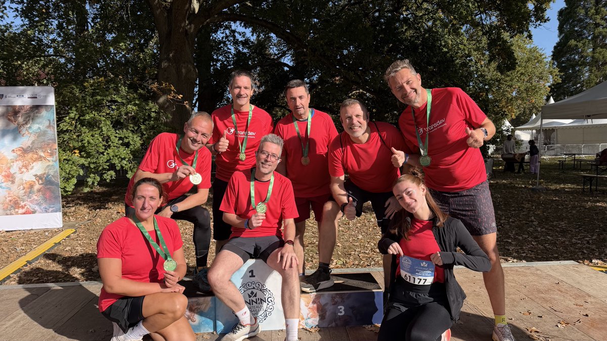 TransdevIDF's tweet photo. 🏁🏃‍♀️#TransdevIDF en compagnie de plus de 40 de ses collaborateurs ont participé à la Course de Versailles afin de soutenir la restauration des Jardins du Château de Versailles ! https://t.co/nDzqhhPBHx