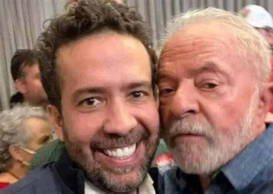 SamiDog15's tweet photo. Nosso general está internado.  O exército do Lula continuará o seu trabalho. Temos de reeleger Lula 
#MelhorasJanones https://t.co/ehflDrJbEe