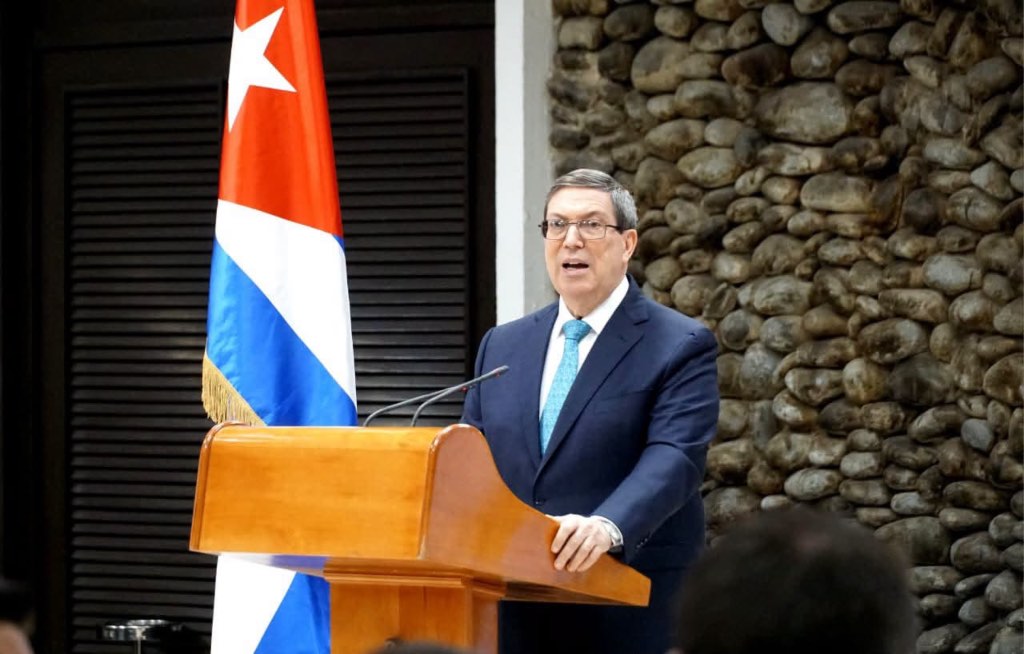 EmbaCubaEEUU's tweet photo. La Asamblea General de la ONU volverá a debatir el bloqueo de EE. UU. contra Cuba. Contamos con la verdad; y el mundo lo reconoce. Detener la injusta política estadounidense, que asfixia la vida diaria de millones de cubanos, es impostergable. #CubaNoEsUnaAmenazaElBloqueoSí https://t.co/4Ge8tw69zC