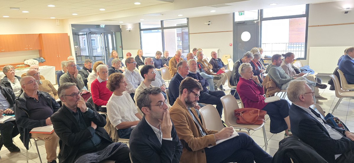 Prefet76's tweet photo. 📍 À la rencontre  des maires ! 

En début de mois, les Rencontres de l’aménagement de l’arrondissement du #Havre, consacrées à l’accompagnement et à la concrétisation des projets communaux, ont réuni de nombreux élus autour d’échanges directs avec les services de proximité de l’État à Bolbec. 

▶️Au programme: stratégie territoriale, gouvernance et financement des projets. 

💡En présence d'Elsa  Pépin, sous-préfète du Havre, et animée par le Service territorial du Havre de la Direction départementale des territoires et de la mer  (DDTM), cette journée a permis aux élus, et notamment aux nouveaux élus, de mieux connaître les dispositifs d’accompagnement proposés par l’État et d’identifier leurs interlocuteurs pour faire avancer leurs projets.
Ce projet a notamment été organisé en partenariat avec l’@Association des maires de la #SeineMaritime. 

🤝 Un temps d’échanges privilégié pour renforcer les liens entre l’État et les collectivités et accompagner la concrétisation des projets au service des territoires.