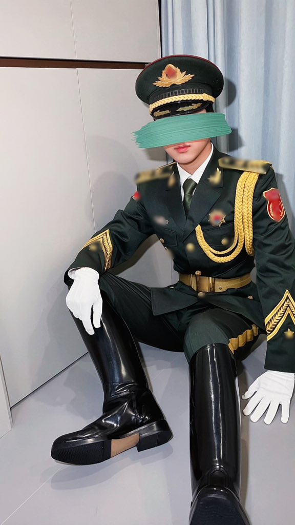cong113600's tweet photo. 喝水喝了大半年
#马靴 #制服 https://t.co/YW1eKt7vM0