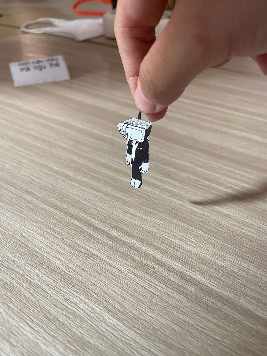 XuynXuyt's tweet photo. Die CRT https://t.co/YZDlXVeF9k