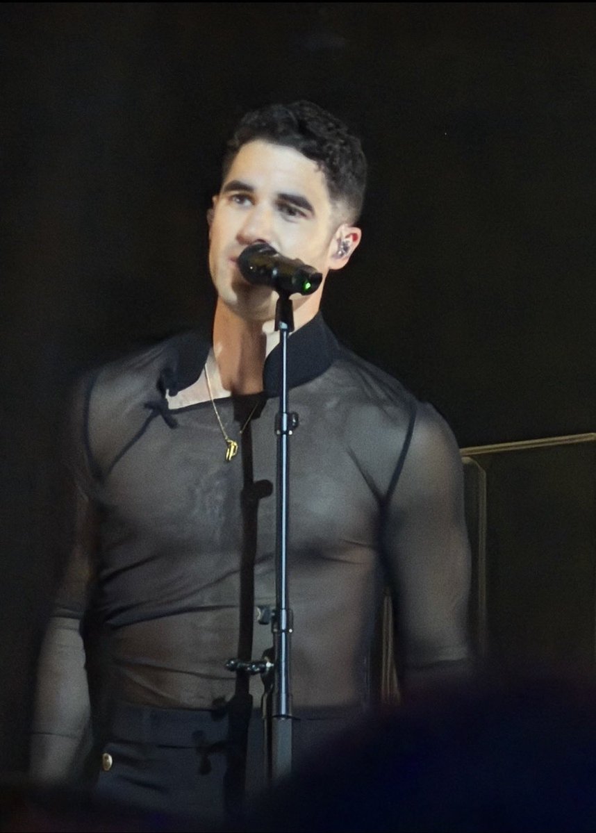 shayxcriss's tweet photo. DARREN LOOKED SO SEXY YESTERDAY EVERYBODY GET WOKE!!! https://t.co/P5Ux0K8ZXY