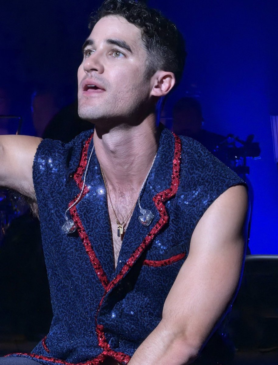 shayxcriss's tweet photo. DARREN LOOKED SO SEXY YESTERDAY EVERYBODY GET WOKE!!! https://t.co/P5Ux0K8ZXY