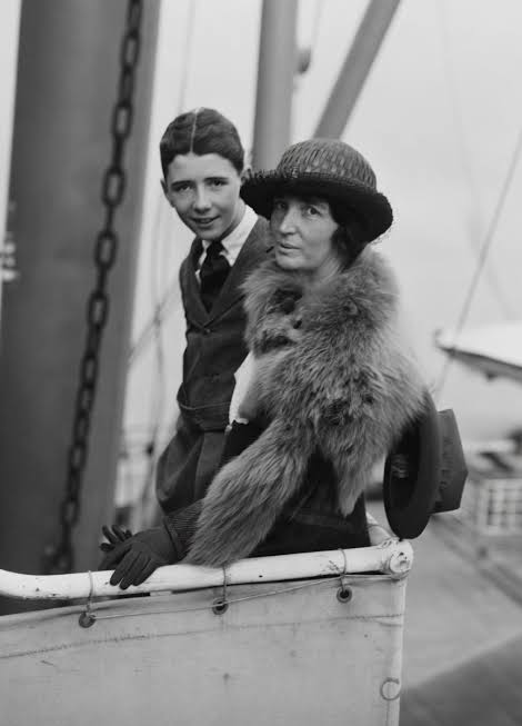 HowSxGotScrewed's tweet photo. DYK when #MargaretSanger returned from England in 1915, she was frustrated in her search for allies because her former associates, including #MaryWareDennett, had taken charge of her files &amp; contact lists to form the National #BirthControl League?
Ghosts of #WmnHist still haunt. https://t.co/iVzup1mesv