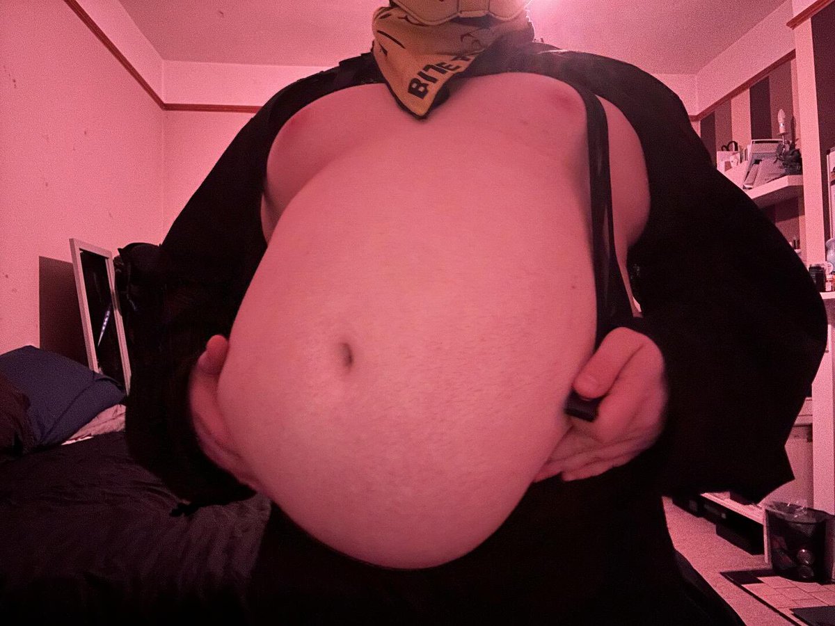 PrimatePlump's tweet photo. Ooof hanging lower every day https://t.co/BkIKMoogZi