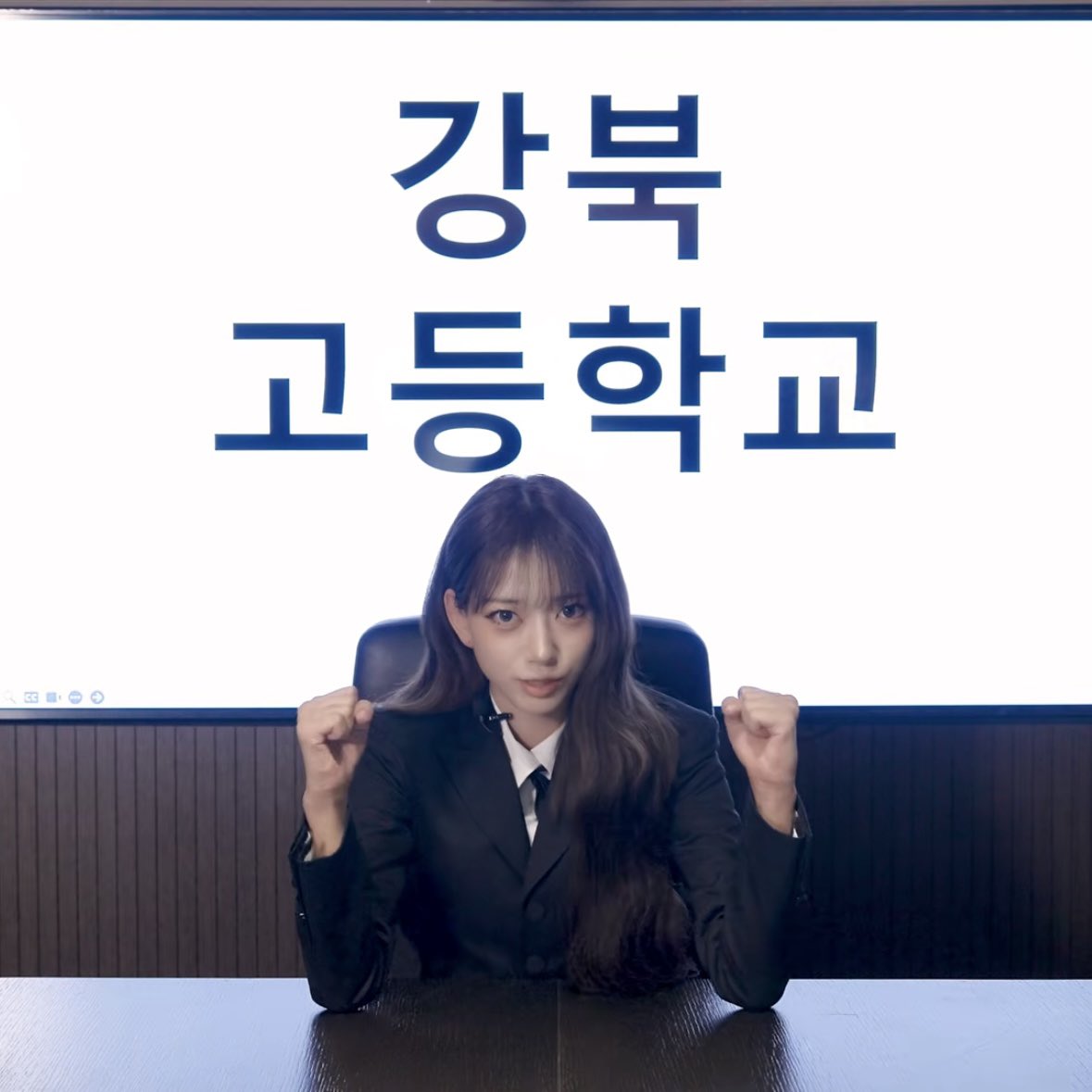 kwkwng's tweet photo. 김뚜식 뒤로 갈수록 자세 개판되는거 개웃김
처음                                  후반부 https://t.co/XGMH7D8yy8