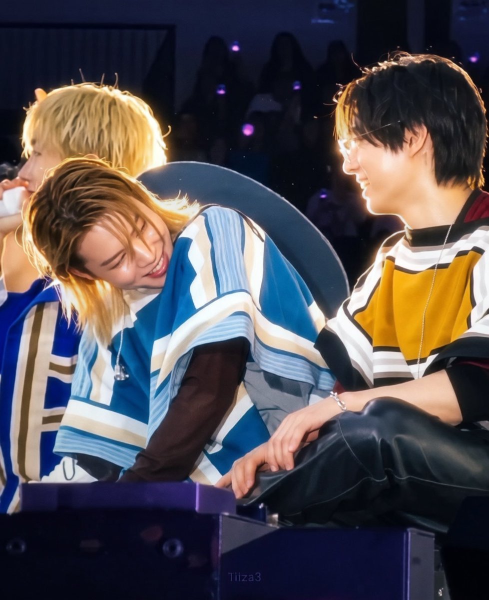tokio_1108's tweet photo. Estan enamorados... aceptenlo

#jikook https://t.co/P7VeYd47xa