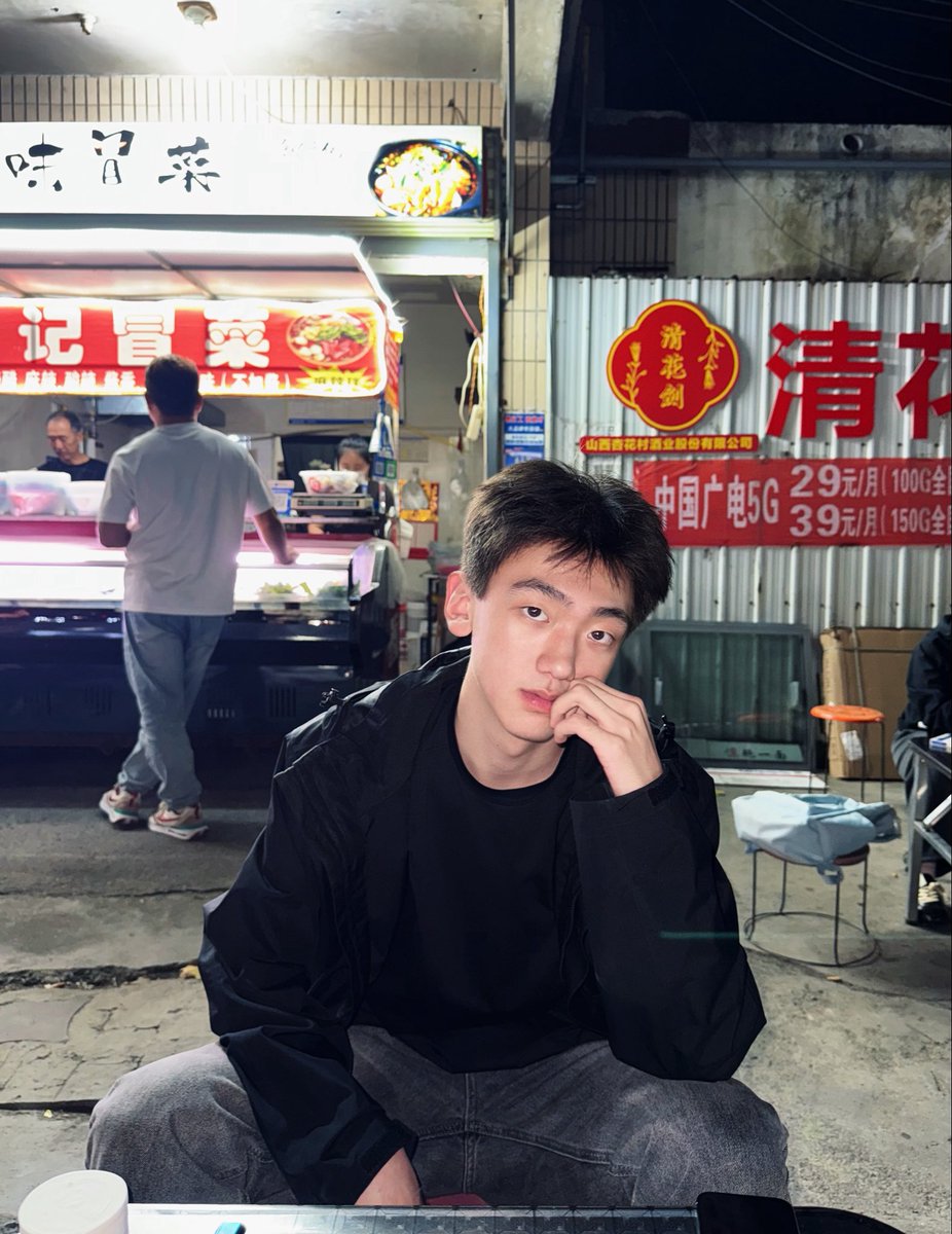 bigh0810's tweet photo. #郑州 #top #bottom https://t.co/jIbx0kJK2h