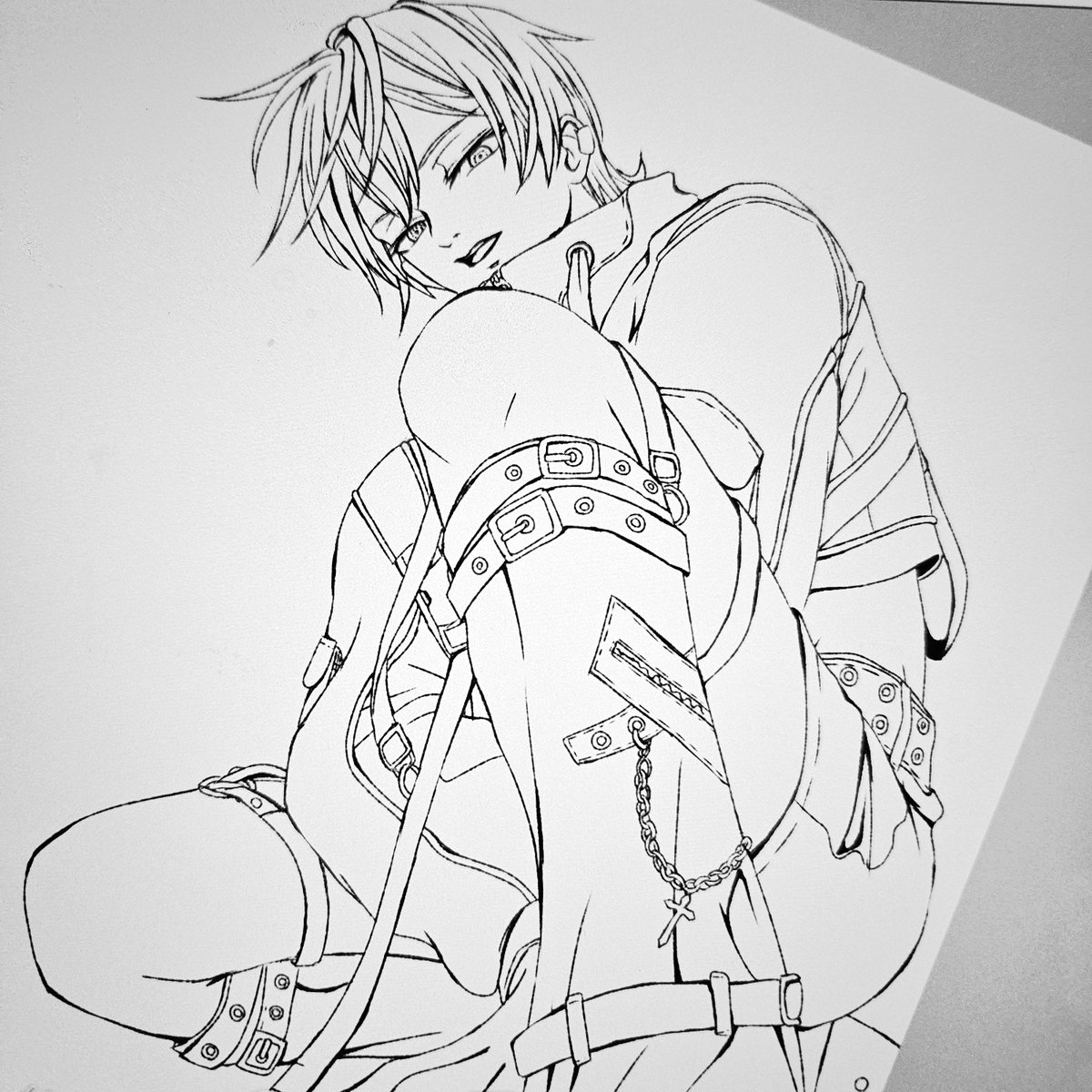 _chico_x's tweet photo. ラフの線きれいにしたあと服に切り替え線とステッチいれるとこで脳汁出まくるのでここがピークまである。 https://t.co/TpUc5G5i5H