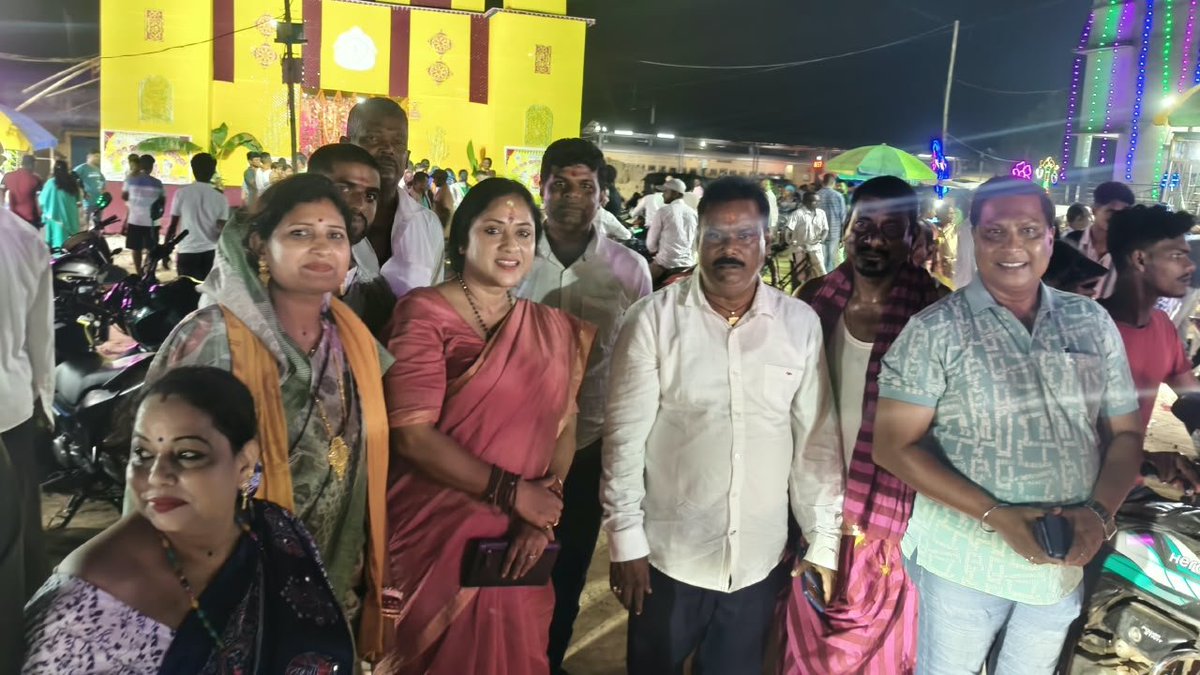 DrLekhaShree's tweet photo. ବାଲେଶ୍ବର ସଂସଦୀୟ କ୍ଷେତ୍ର ଅନ୍ତର୍ଗତ ବସ୍ତା ନିର୍ବାଚନ ମଣ୍ଡଳୀର ରେଲୱେ ଷ୍ଟେସନ ଠାରେ ସାର୍ବଜନୀନ ଦୁର୍ଗାପୂଜା ର ପବିତ୍ର ମହାଷ୍ଟମୀରେ ଜଗତଜନନୀ ମା ଦୁର୍ଗାଙ୍କ ଭବ୍ୟ ଦର୍ଶନ ସହିତ ପୂଜାର୍ଚନା କଲୁ l
#Basta https://t.co/QhOsouc3S6
