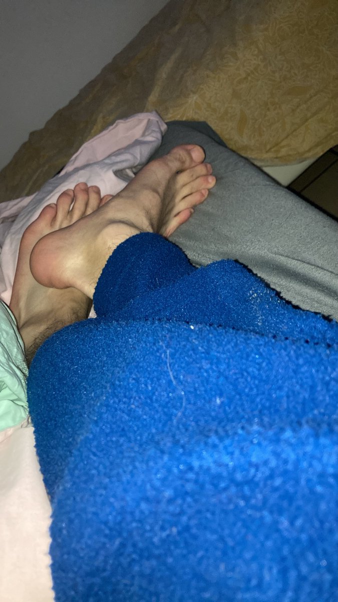 FAr72966's tweet photo. #feet #feetfetısh #feetworshi̇p #feetfinder #nfsw #bops #onlyfan #OnlyFansModel https://t.co/6ONhFzbvXQ
