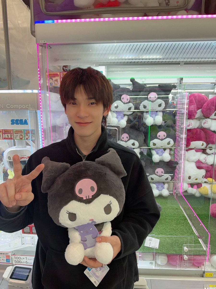 phubunni's tweet photo. different versions of teetee and his jolly little ✌🏻 #twnpich https://t.co/5LhSAhMylK