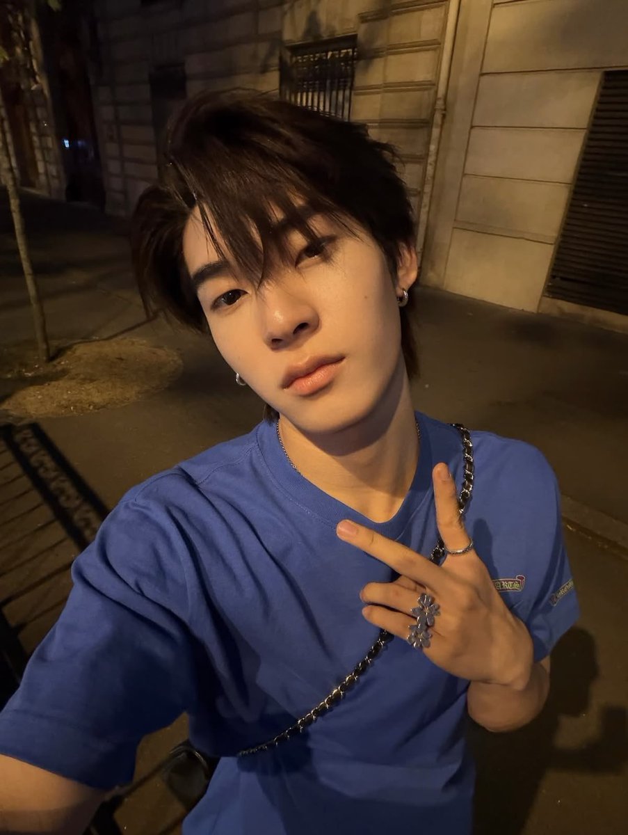 phubunni's tweet photo. different versions of teetee and his jolly little ✌🏻 #twnpich https://t.co/5LhSAhMylK