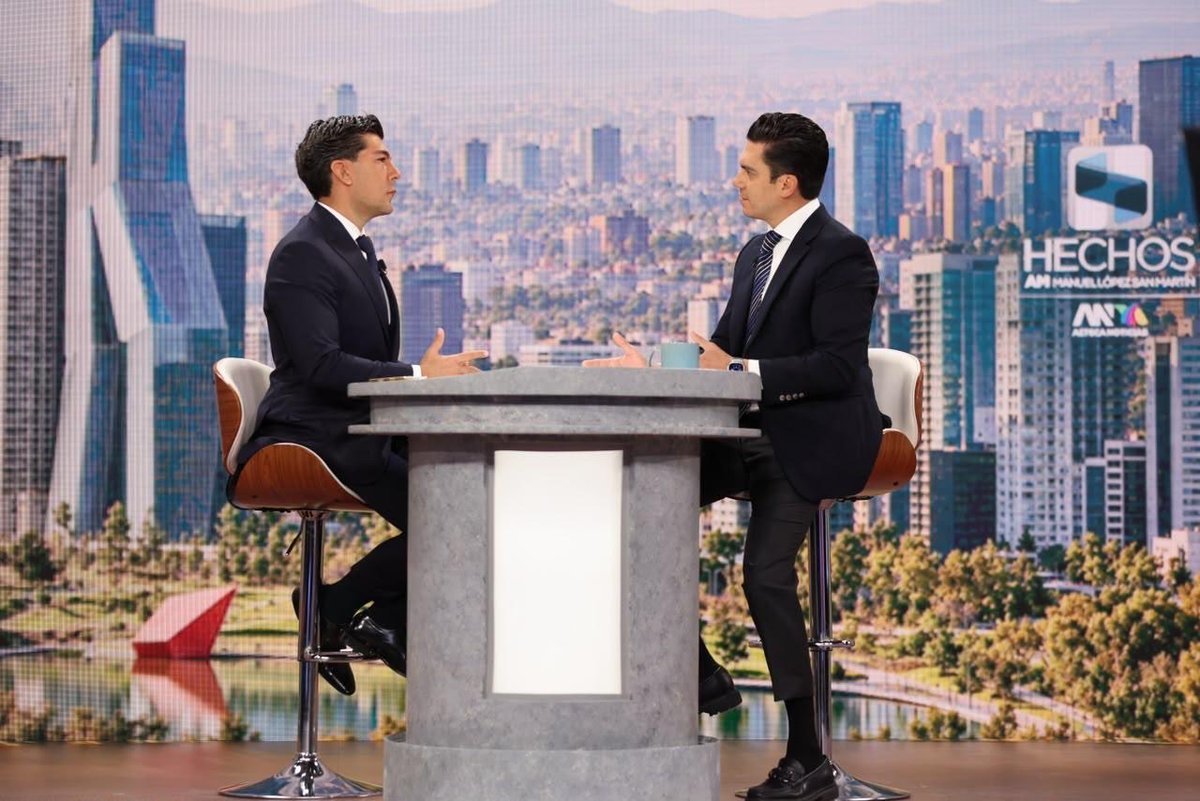 JorgeRoHe's tweet photo. ¡Muy buenos días! ☀️

Gracias a @MLopezSanMartin y a @AztecaNoticias por el espacio de hoy para platicar sobre el trabajo que estamos haciendo en @AccionNacional para dar la batalla rumbo a 2027 y de los nombramientos de nuestros coordinadores de la Defensa de la #PatriaFamiliaYLibertad.

¡Estamos listos para defender a México y construir una alternativa para las familias mexicanas!