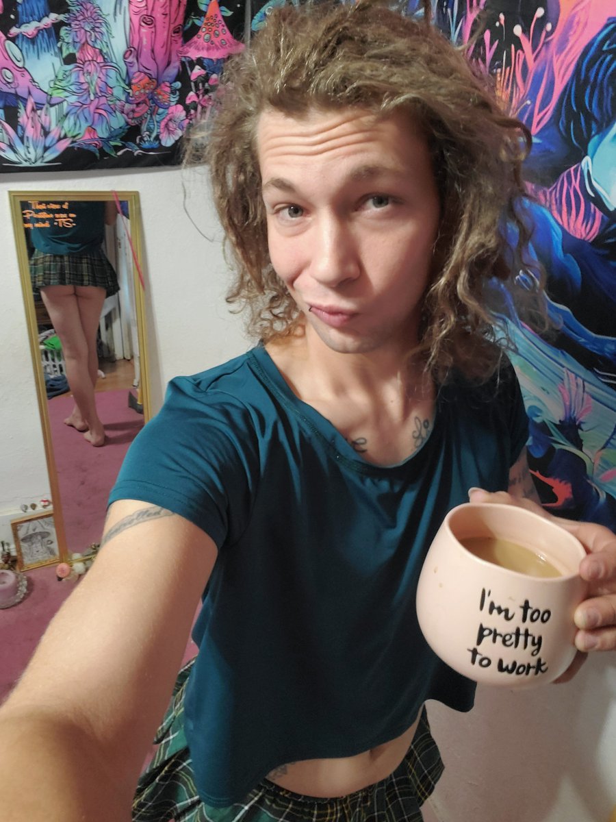 TylaMidwest's tweet photo. Happy Monday folks! 🤗  
#TransWomenareWomen 
#MtF  #Transgurly #wokeupprettylit  💋 https://t.co/fZv6d2tNqc