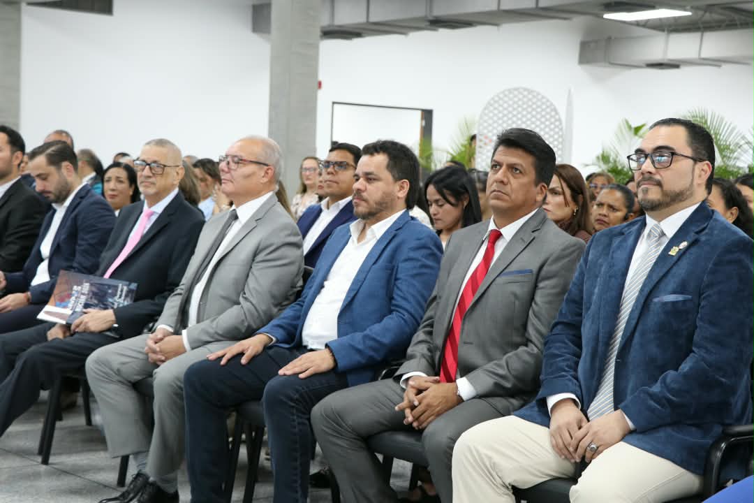 BancoexVE's tweet photo. #EsNoticia📌|| Bancoex y la ENAHP firman convenio marco para impulsar el crecimiento profesional de sus trabajadores https://t.co/JP0YozKRqM https://t.co/dEZ9o1ojQu