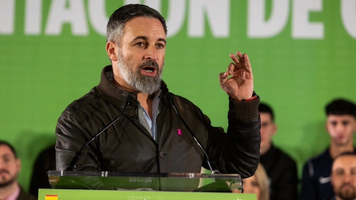 VOXpEspana's tweet photo. 🔴 Entra en VIGOR la ley de PRIORIDAD NACIONAL de VOX en la Comunidad Valenciana.

✅ Se suspenden más de 4.000 solicitudes de empadronamiento de inmigrantes.

✅ Ahora es obligatorio acreditar MÁS de 3 años de empadronamiento para acceder a una vivienda social. https://t.co/0juW0YhhoC