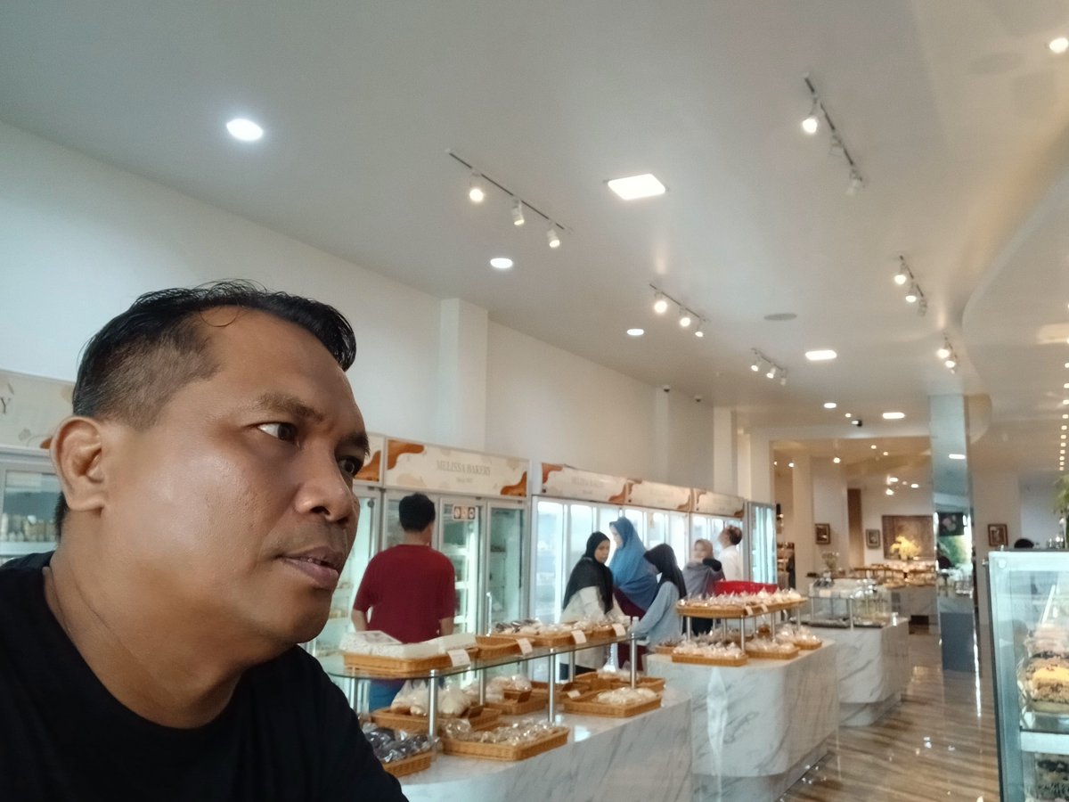 Rizkyak02's tweet photo. Beli jajan dulu miq https://t.co/Dyvtk7DI7A