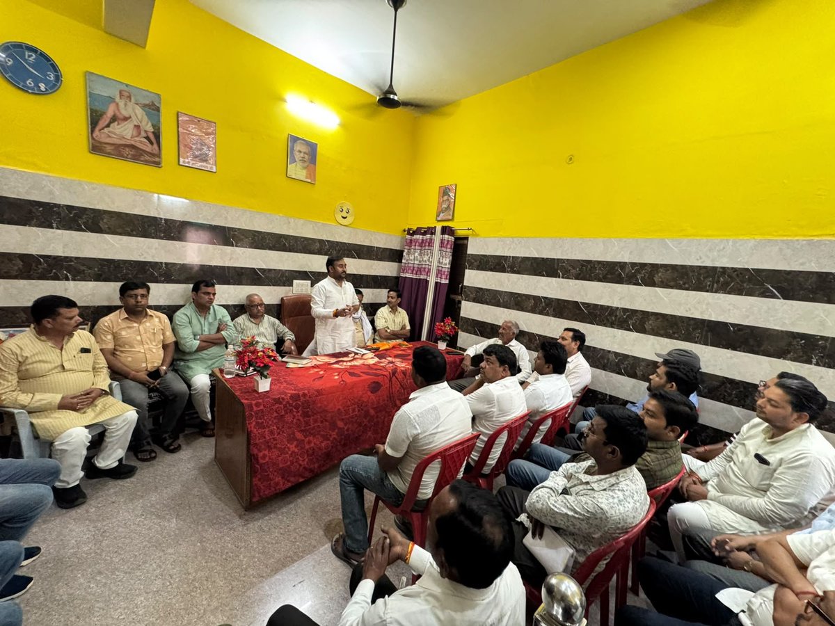 MpDrBholaSingh's tweet photo. शिक्षक एवं स्नातक विधान परिषद चुनाव के निमित्त संसदीय क्षेत्र बुलंदशहर के शहीद-ए-आज़म भगत सिंह मंडल एवं शिकारपुर नगर मंडल में मतदाताओं  के साथ संवाद कर #भाजपा प्रत्याशी श्री श्रीचंद्र शर्मा जी एवं श्री दिनेश गोयल जी को प्रथम वरीयता का मत देकर भारी मतों से विजयी बनाने की अपील की ! https://t.co/Ad2nQRyX6M
