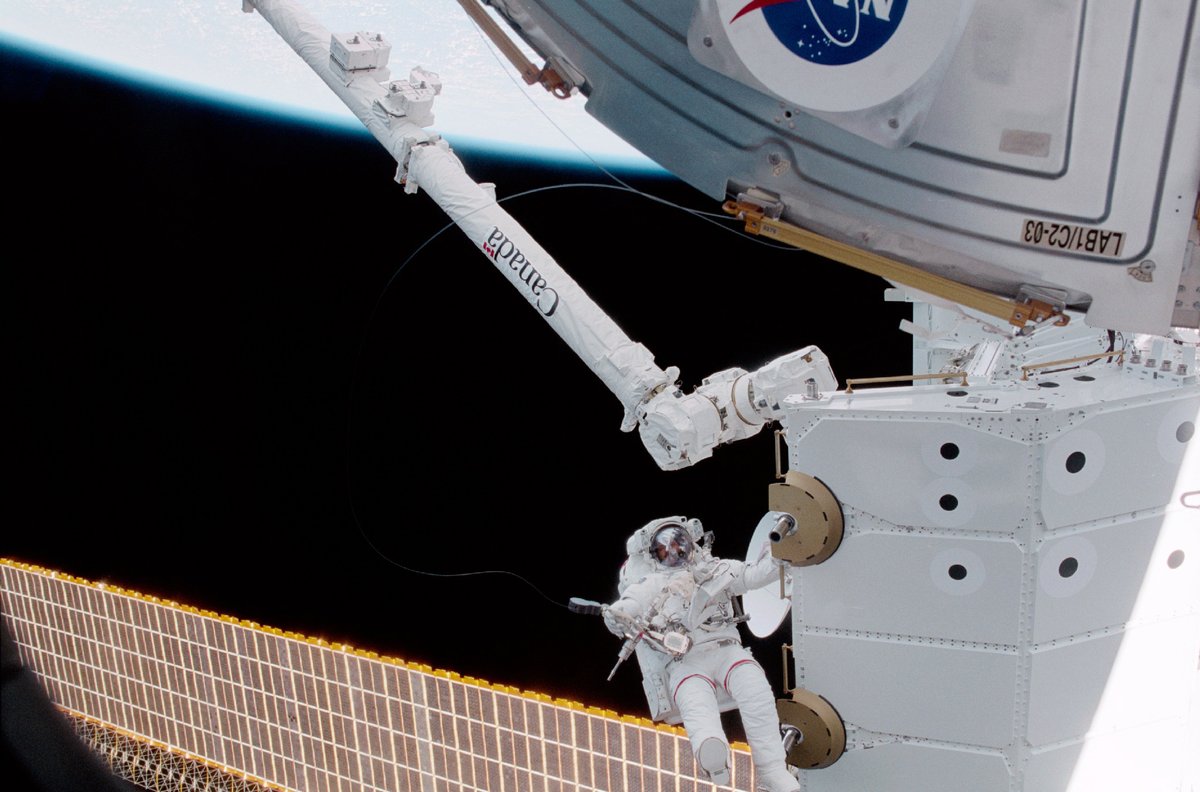 ZenvoAuto's tweet photo. How wonderful it would have been if Mr. Kutryk could have driven a roadster back then ! @Astro_Kutryk https://t.co/anCub39Lig
