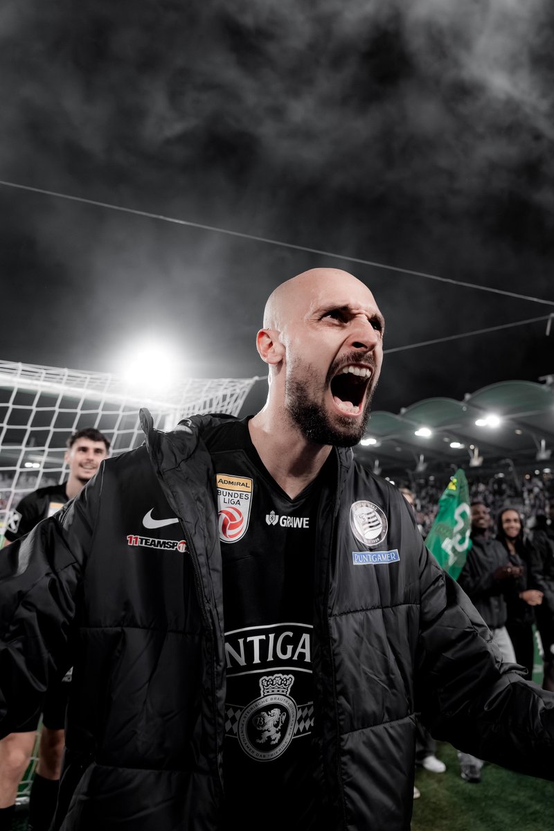 SKSturm's tweet photo. Ein unvergesslicher Derby-Abend mit sechs Toren und einem neuen Vereinsrekord. Und das Wichtigste: Dieser Sieg ist für dich, Khudy! 🖤🤍 #sturmgraz #AdmiralBL #STUGAK https://t.co/YUENXharHw