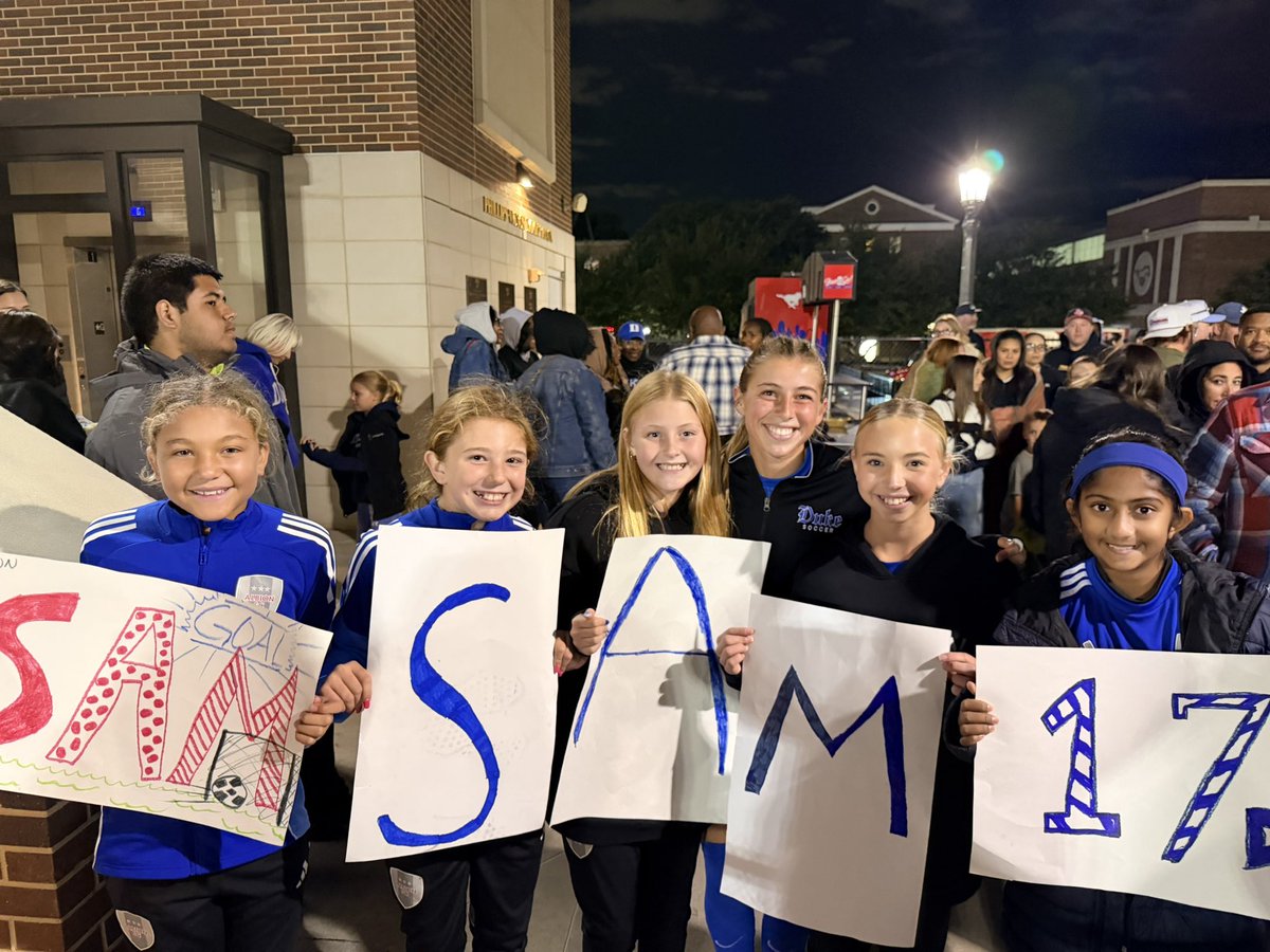 DukeWSOC's tweet photo. Duke family in Dallas 💙

What a night for Rylee, Cam, and Sam to play in front of their local family and friends on Friday night! https://t.co/TOnL2LNOLK