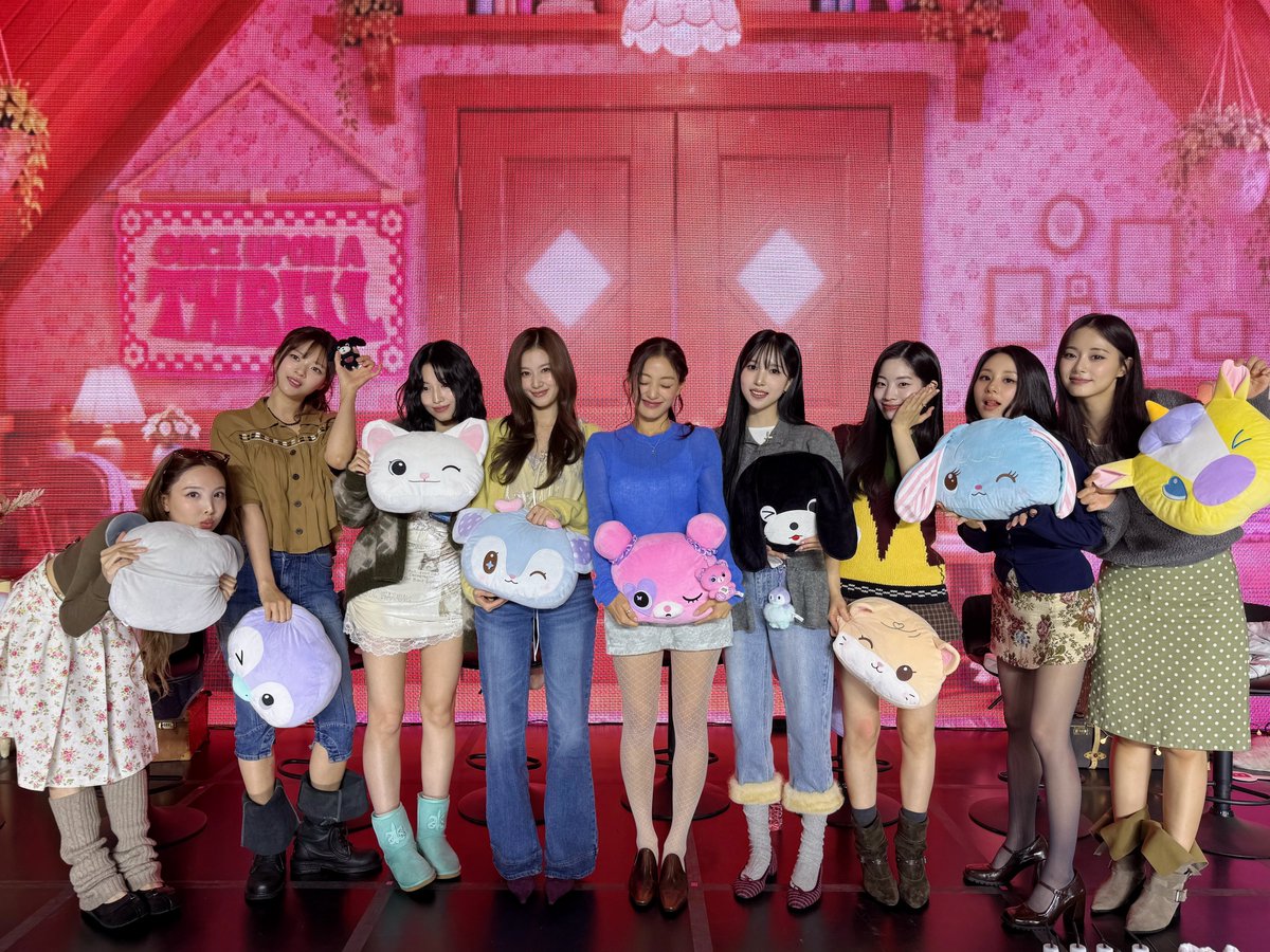 SubjectKpop's tweet photo. Happy 11th Anniversary to TWICE 🎉 @JYPETWICE  

#트와이스와_빛의_시간을_건너
#One_In_A_Mi11ion https://t.co/vUGkTcUuXc