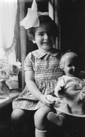 AuschwitzMuseum's tweet photo. 19 October 1934 | Dutch Jewish girl Else Hahn was born in Rotterdam.

In September 1943 she was deported to #Auschwitz and murdered in a gas chamber after the selection. 
---

A short video about gas chambers and crematoria of the Auschwitz camp: https://t.co/Tx6rSvPyZL https://t.co/99QY5T1x9H