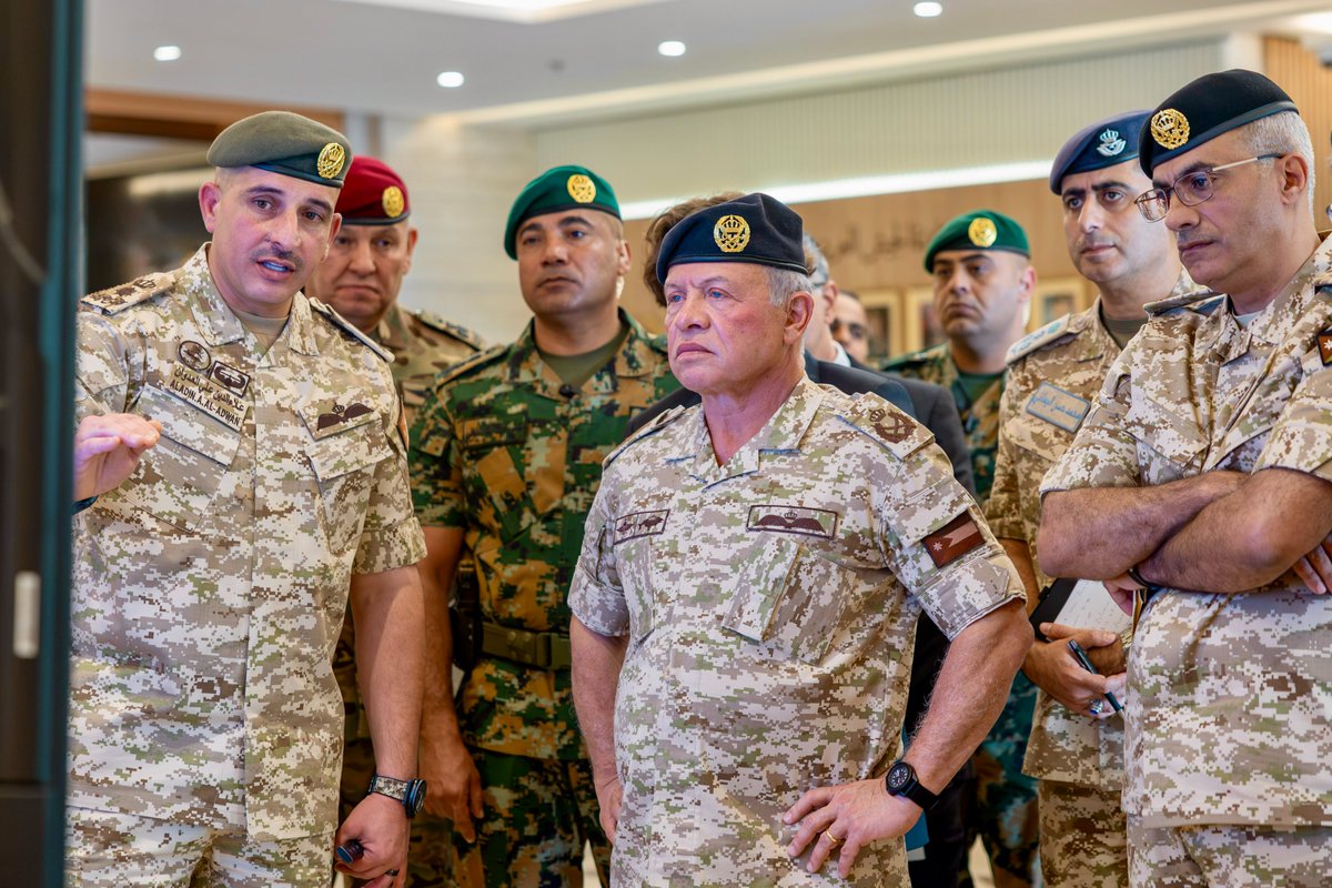 RHCJO's tweet photo. His Majesty @KingAbdullahII, the Supreme Commander of the #Jordan Armed Forces-Arab Army, visits the JAF General Command, accompanied by His Royal Highness Prince Hashem bin Abdullah II, and is briefed on efforts to develop the JAF’s operational, training and technological capabilities.