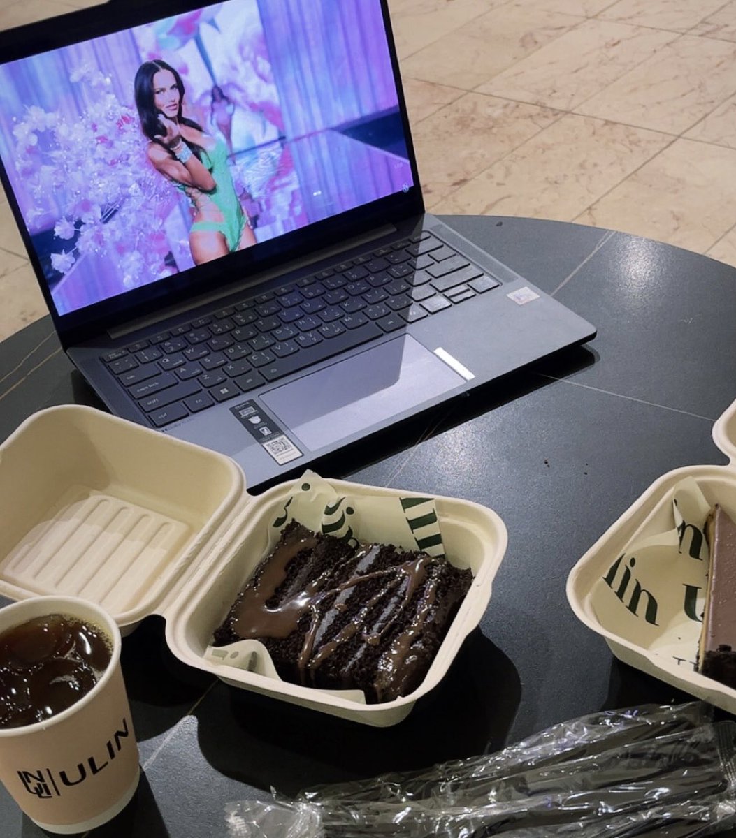 kittidodt's tweet photo. Study time🫤        Victoria’s Secret time🪽🤩 https://t.co/v33SvLzj0a