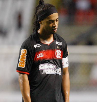 RABIGONZ's tweet photo. El 19 de octubre de 2011, la @UdeChile no solo ganó en Río: pasó por encima del Flamengo de Ronaldihno. Con el 4-0 en el bolsillo, los azules apuraban los laterales para buscar el quinto, mientras los cariocas hacían todo por evitarlo. Una noche histórica. 

Una exhibición inolvidable.

#TodalaHistoriadelaU #VamoslaU