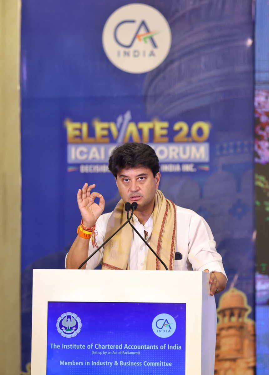 Officejmscindia's tweet photo. केंद्रीय मंत्री श्री @JM_Scindia जी आज ग्वालियर में ICAI द्वारा आयोजित CFO फोरम ‘Elevate 2.0’ में शामिल हुए। उन्होंने कहा कि ऐसे मंच वित्तीय क्षेत्र में नए विचारों और बेहतर कार्यप्रणाली को बढ़ावा देते हैं, जो देश की अर्थव्यवस्था को मजबूत बनाने व विकसित भारत के संकल्प को साकार करने में सहायक हैं।