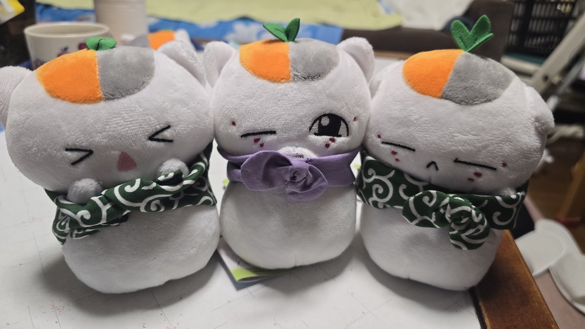 zigemon1971's tweet photo. 大吉さんで買った風呂敷はいろんなニャンコ先生にも合う😁　いろいろ着けて楽しめます😃

七辻屋はイメージで😅 https://t.co/V5zVWeW4CZ