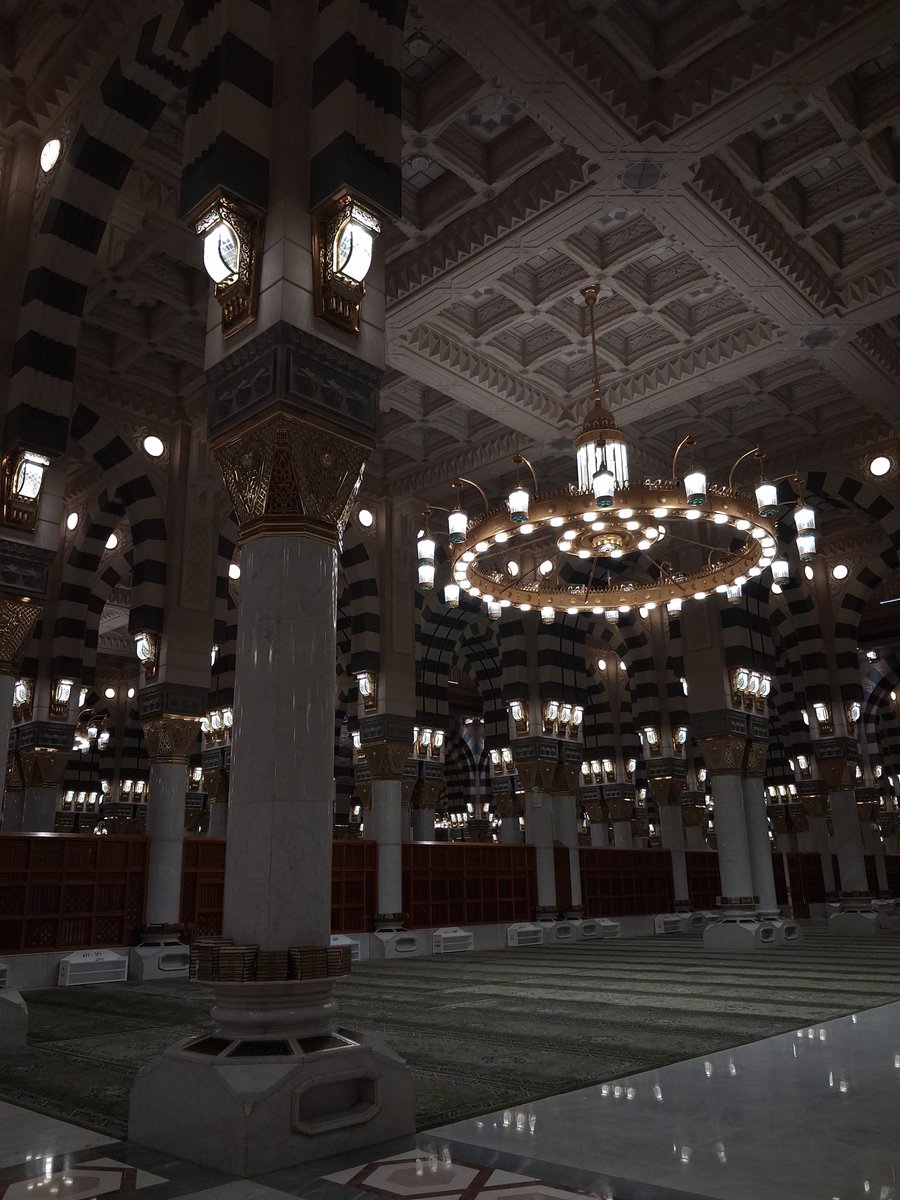 Tlawatts's tweet photo. "وتَشاءُ أنتَ مِن البشائِرِ قَطرَةً 
وَيَشاءُ ربّكَ أن يُغِيثك بالمَطَر 
وَتَشاءُ أنتَ مِن الأمَاني نجمَةً 
وَيَشاءُ ربكَ أن يُناوِلك القَمر 
وَتَشاءُ أنتَ مِن الحَياة غنيمة 
وَيَشاءُ ربكَ أن يَسوقَ لكَ الدُرر 
وَتَظلُّ تَسعَى جَاهِدًا فِي هِمةٍ 
واللهُ يُعطِي من يَشاء إذَا شكَر" https://t.co/SJScoZ9Jqj