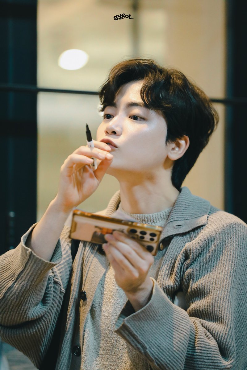memory_wavepic's tweet photo. 20261003 콰이어 오브 맨 퇴근길 #홍석기 https://t.co/H4y3eEk8xK