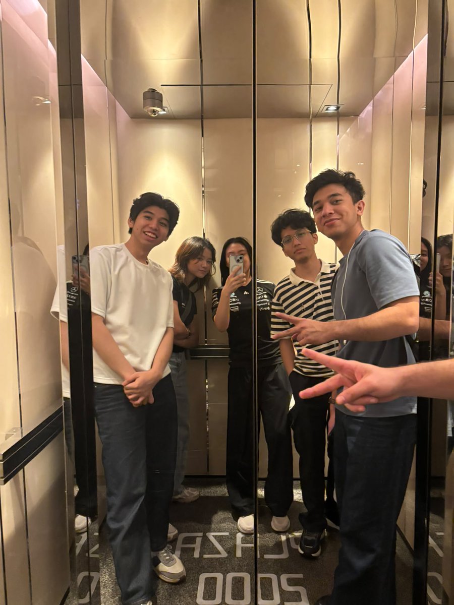 laysslana's tweet photo. HK gang🙌🏻

akhirnya Gwen ketemu sama Erin🤩 https://t.co/KXErl9N7mg