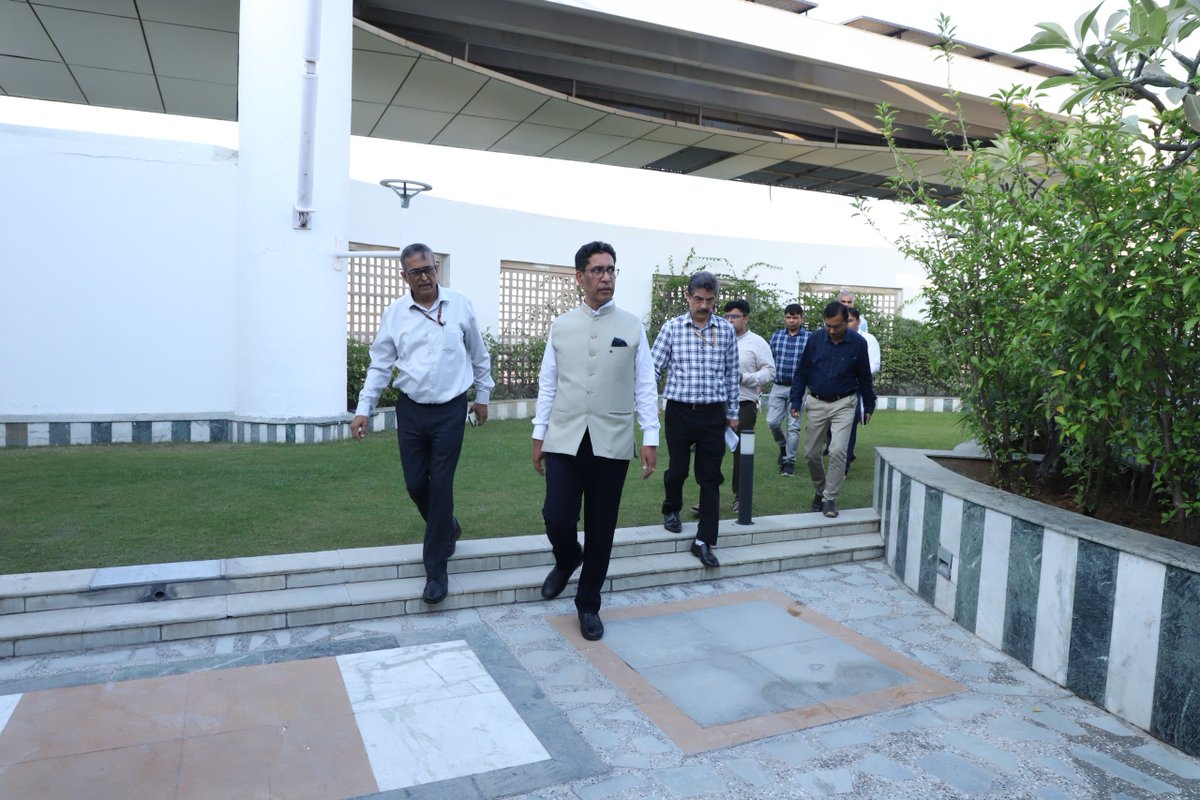 moefcc's tweet photo. As part of #SpecialCampaign6, Shri Narendra Bhooshan, Secretary, MoEFCC, inspected the Ministry's premises, including various Divisions/Sections, record room, library and the rooftop at Indira Paryavaran Bhawan, New Delhi. https://t.co/EWvhAF2a32