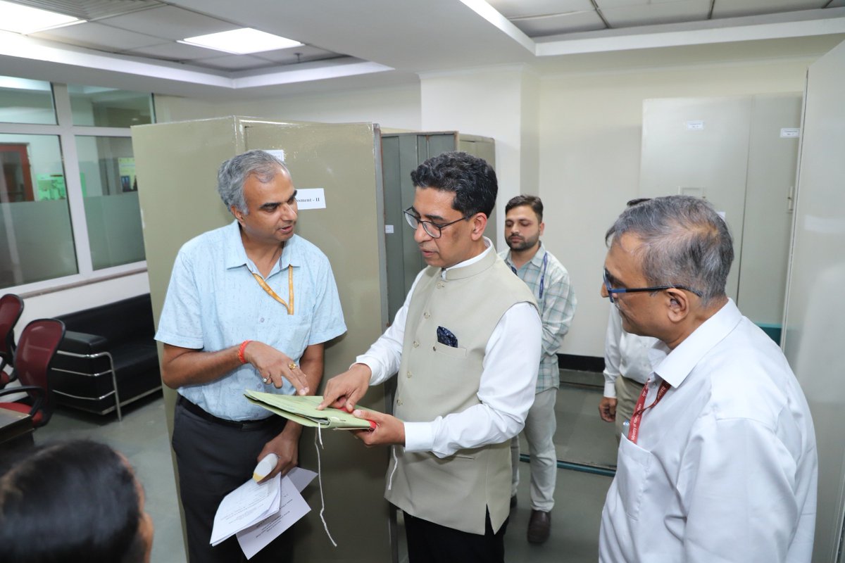 moefcc's tweet photo. As part of #SpecialCampaign6, Shri Narendra Bhooshan, Secretary, MoEFCC, inspected the Ministry's premises, including various Divisions/Sections, record room, library and the rooftop at Indira Paryavaran Bhawan, New Delhi. https://t.co/EWvhAF2a32