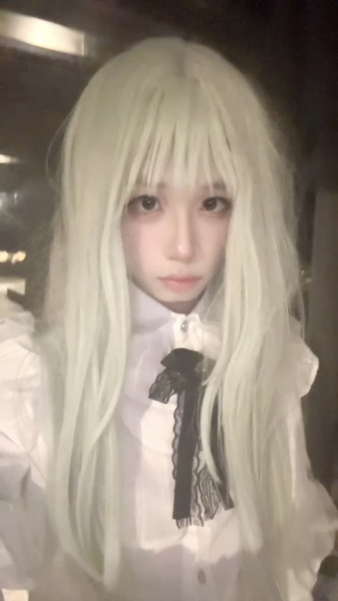 coffee1v's tweet photo. 自介2.0
可以称呼我小陈，目前在日本留学
本人性别男心里男，只是很喜欢cos和亚文化蕾系衣服，妆都是自己化的。一切都在慢慢摸索着
拍了很多足是因为本人是个足控
无敌死宅二次元，除了bl啥都看
重度咖啡瘾患者，时不时半夜刷新
现在玩的游戏：王者、cs（偶尔玩）、pjsk（刚刚开始玩）、方舟、鸣潮

超级无敌谢谢你们的喜欢，扩列的话只扩同好，至少要有相同话题，想来骚扰我的，上来一直要我照片的或者自己推还有q上啥都没有的基本不加

本人没有任何心里问题，有时候微负能量，熟了话会很多，xp很广泛