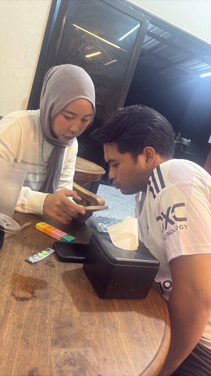 kucingkulucu12's tweet photo. di depan gw ada pasangan mesum 😔🥺🥺 https://t.co/Bzji4Y3FDz